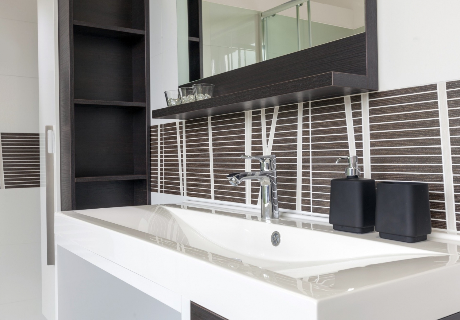 Klasick&eacute; k&uacute;pelne &ndash; jednoduch&eacute; tvary a neutr&aacute;lne farby